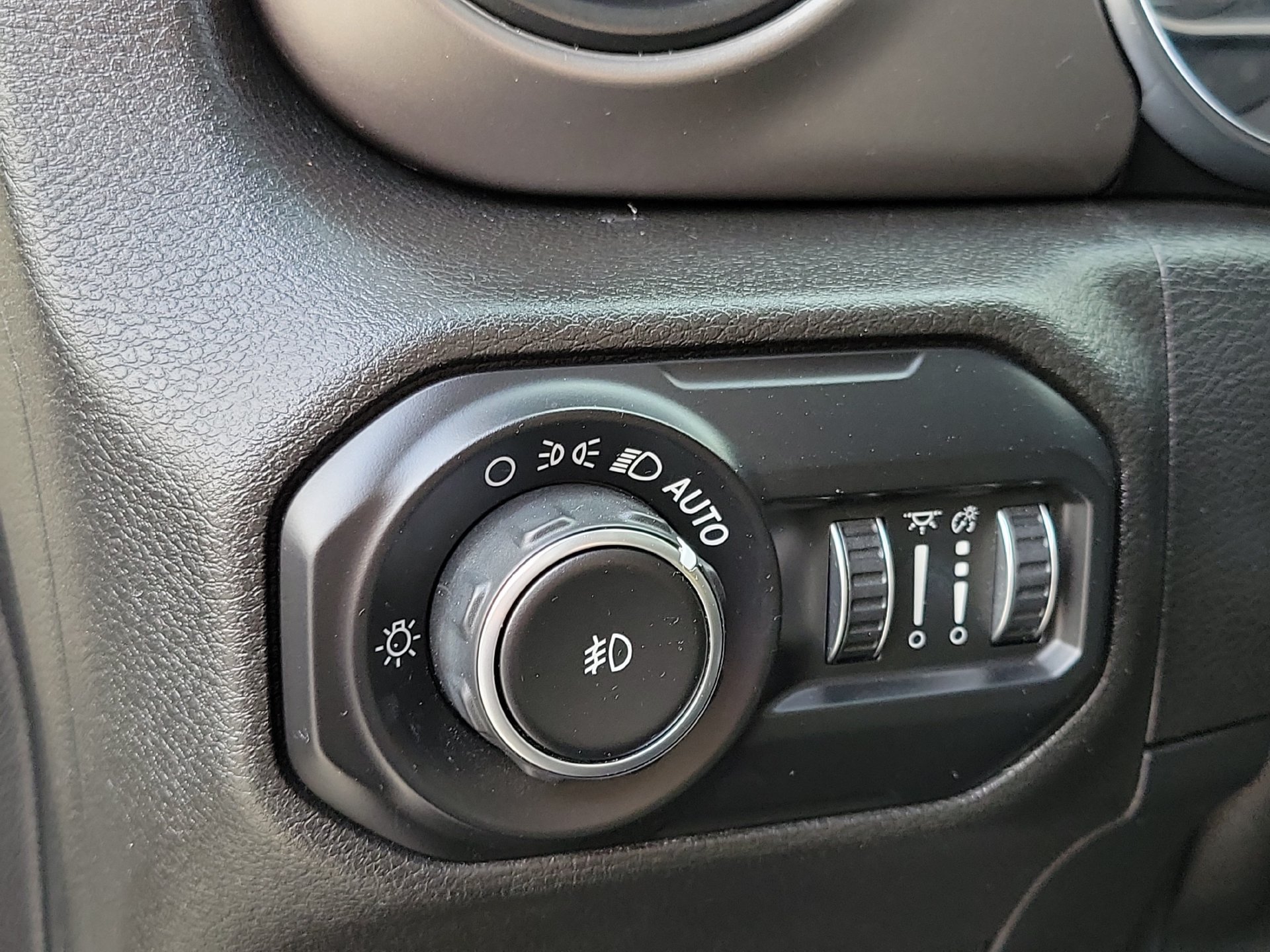 Certified 2020 Jeep Wrangler Unlimited Sport AWD/4WD image 9