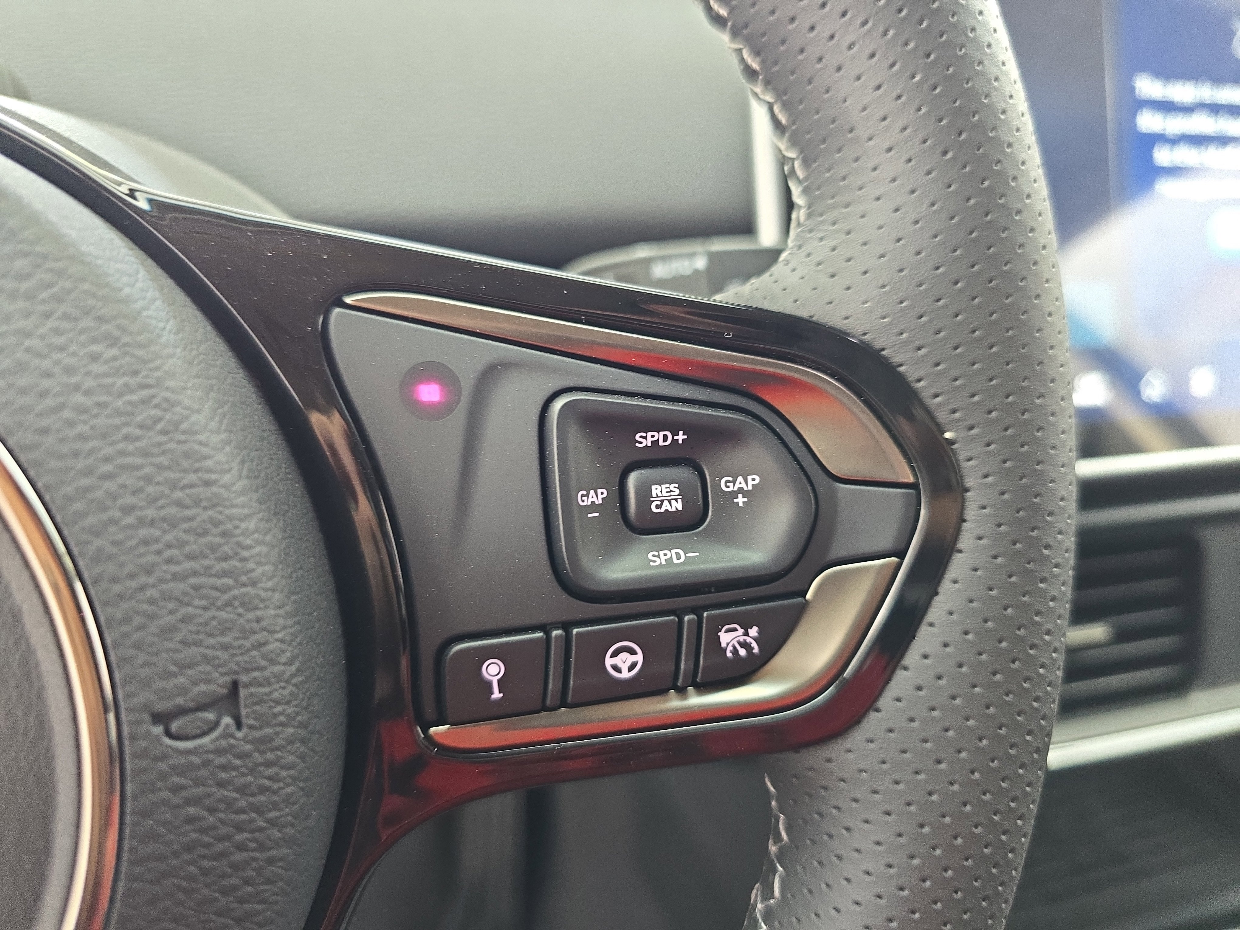 New 2025 VinFast VF 8 Eco image 17