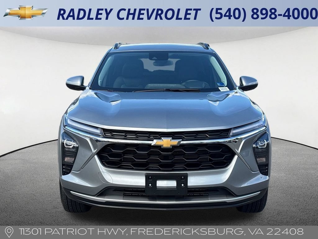 Used 2025 Chevrolet Trax LT w/ LT Convenience Package FWD image 23