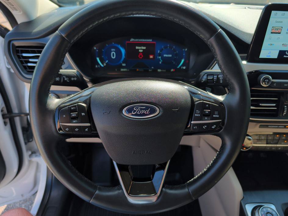 Used 2022 Ford Escape SEL w/ Technology Package FWD image 18