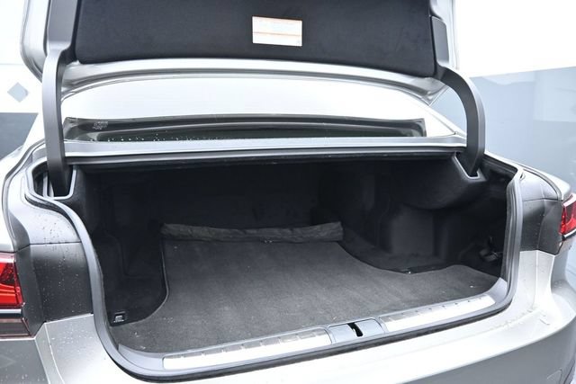 Used 2025 Lexus LS 500 w/ Accessory Package (Z1) RWD image 15