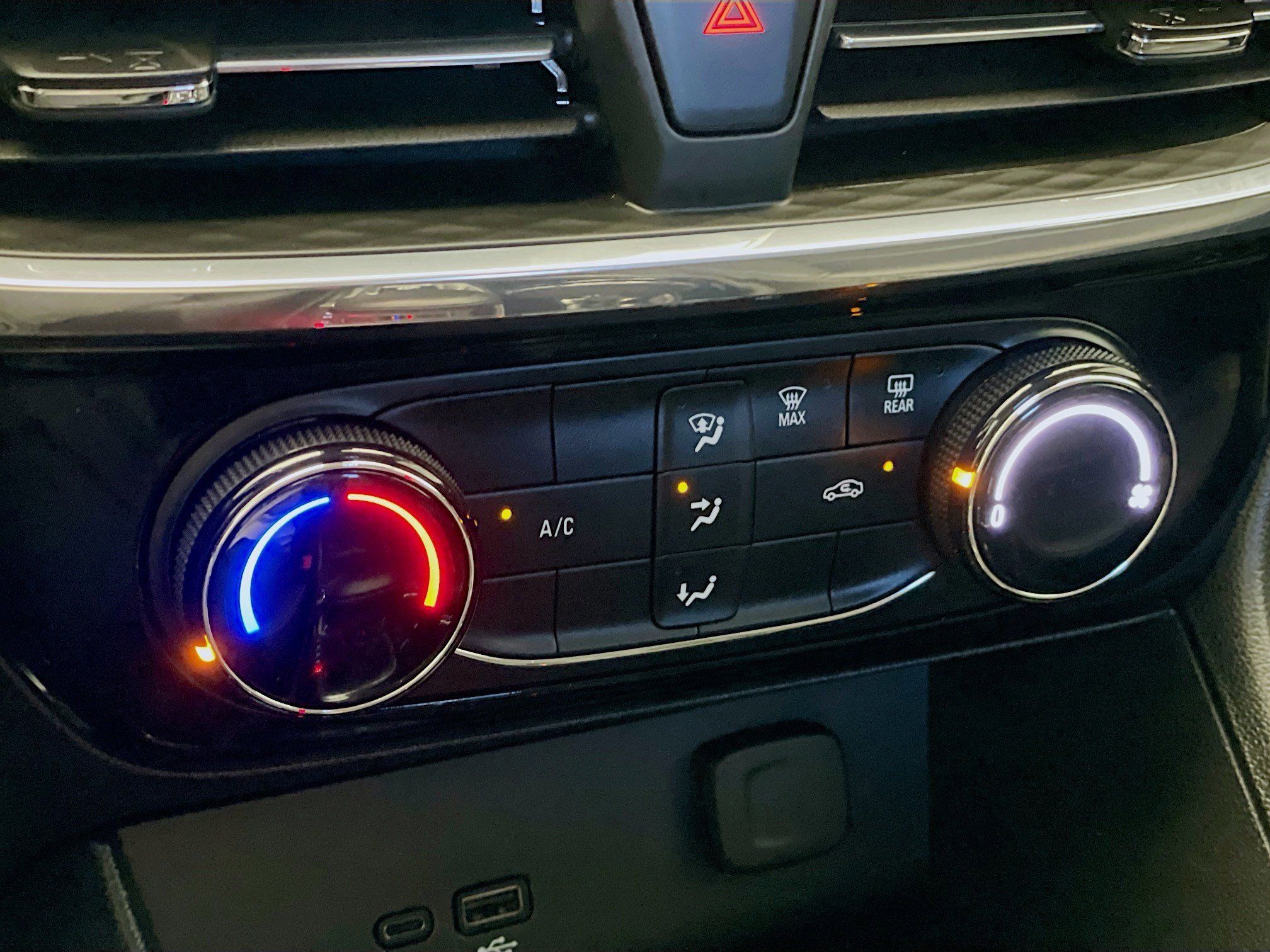 Used 2024 Buick Encore GX Sport Touring image 11