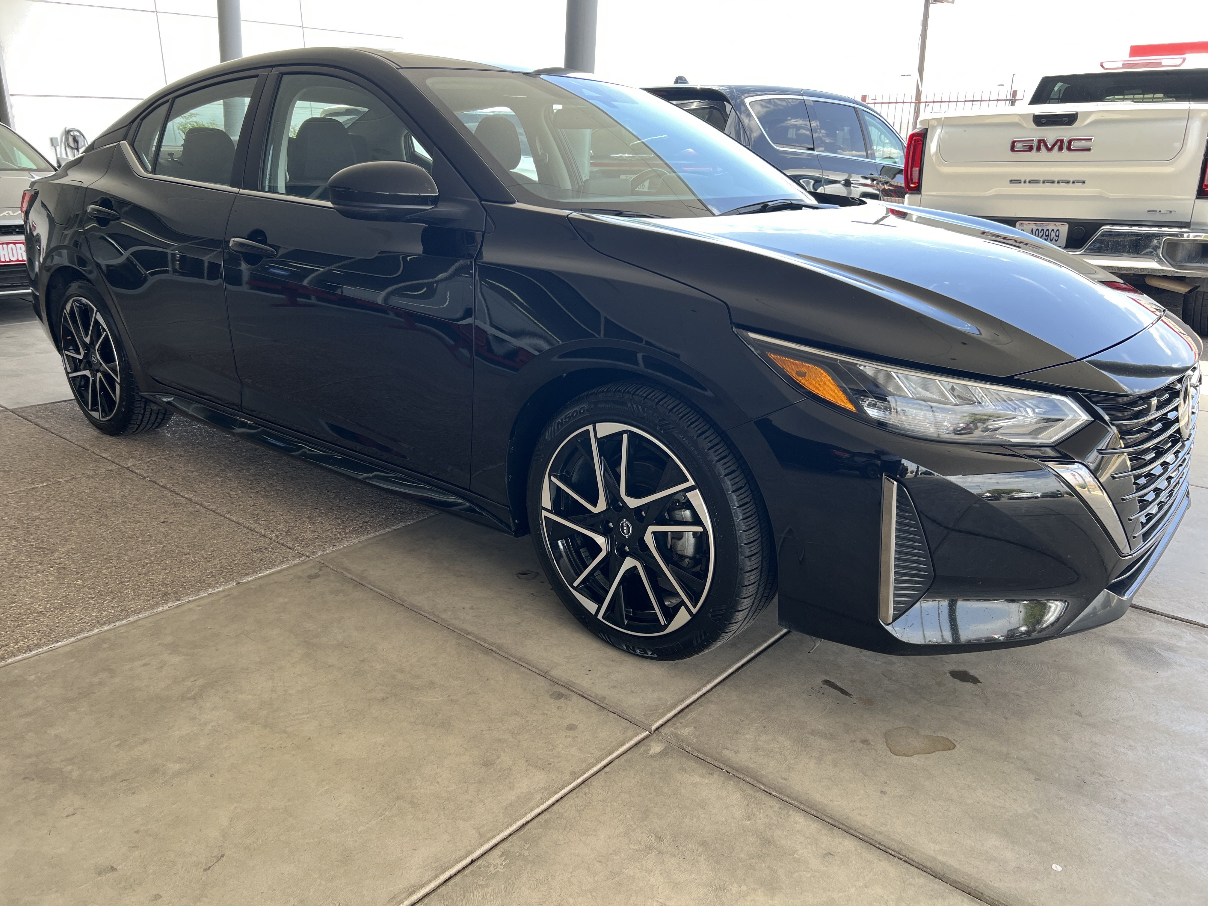 Used 2025 Nissan Sentra SR FWD image 3