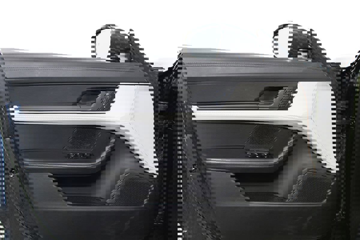 Used 2023 Porsche Taycan w/ Premium Package RWD image 7