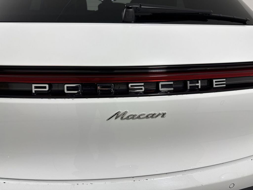 Certified 2023 Porsche Macan Turbo image 19