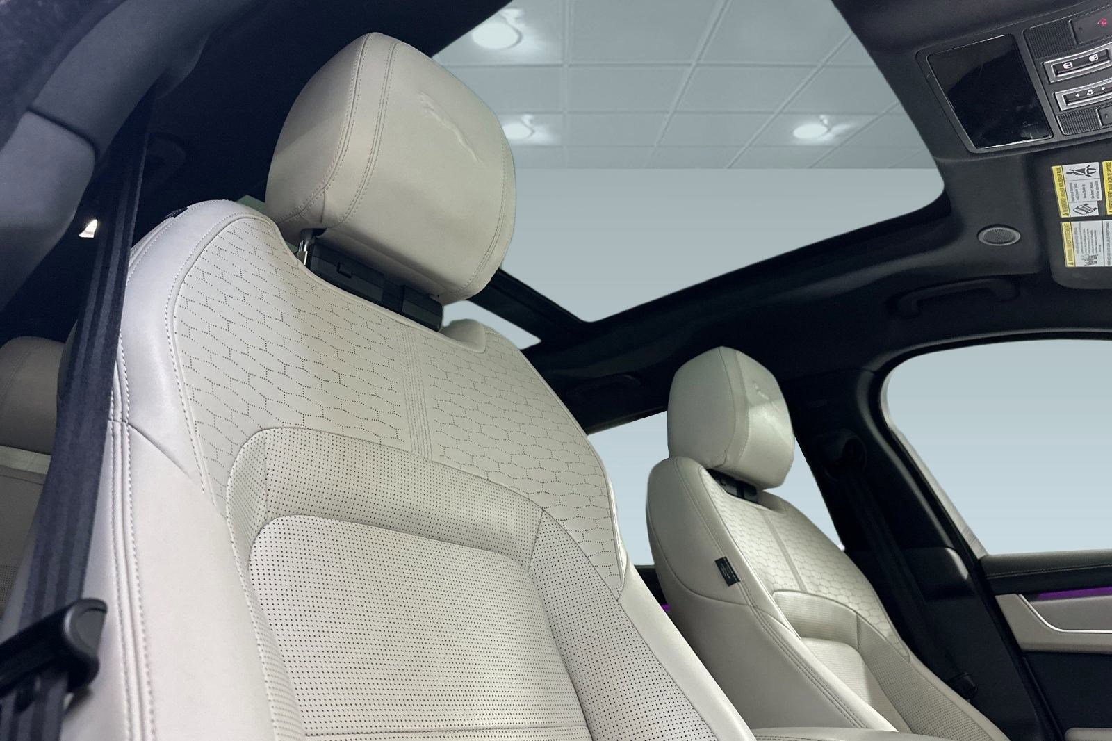 Used 2024 Jaguar F-PACE R-Dynamic S image 14