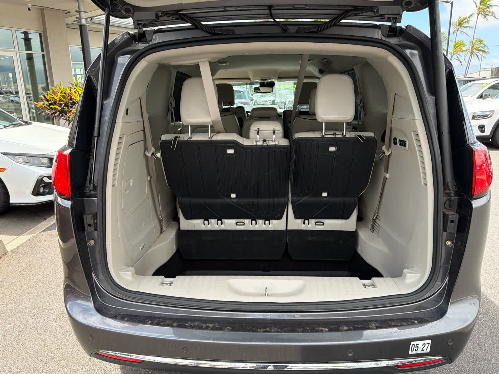 Used 2017 Chrysler Pacifica Limited FWD image 11