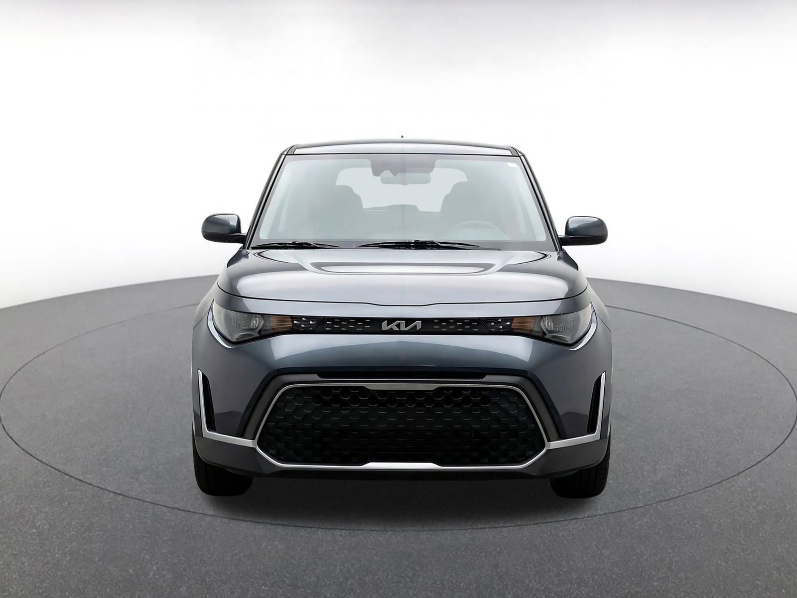 Used 2025 Kia Soul LX w/ LX Technology Package FWD image 2