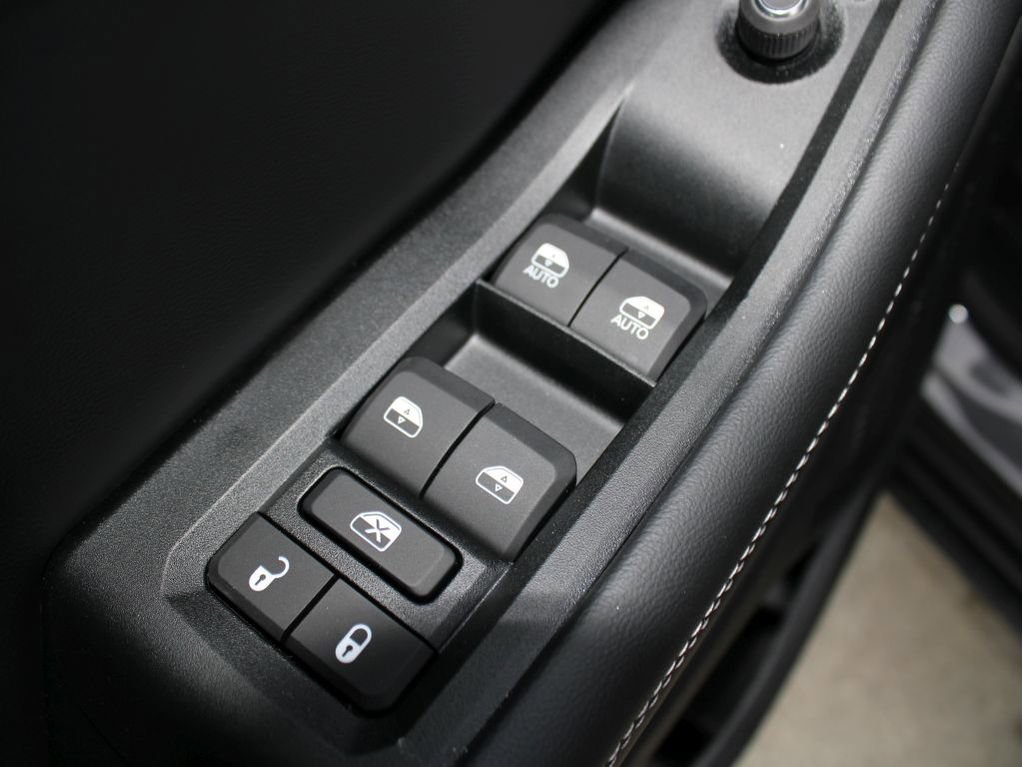 New 2025 Jeep Grand Cherokee Limited w/ Black Appearance Package image 10