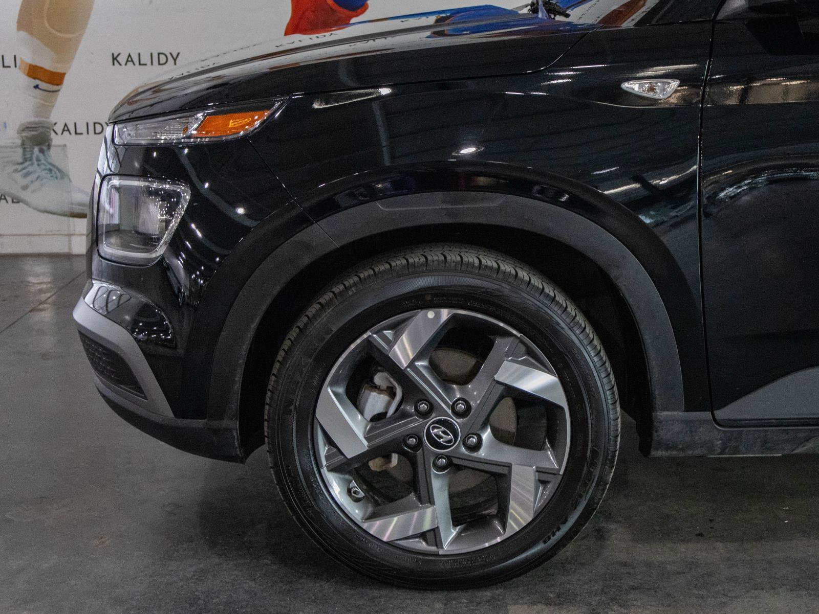 Used 2025 Hyundai Venue SEL image 16