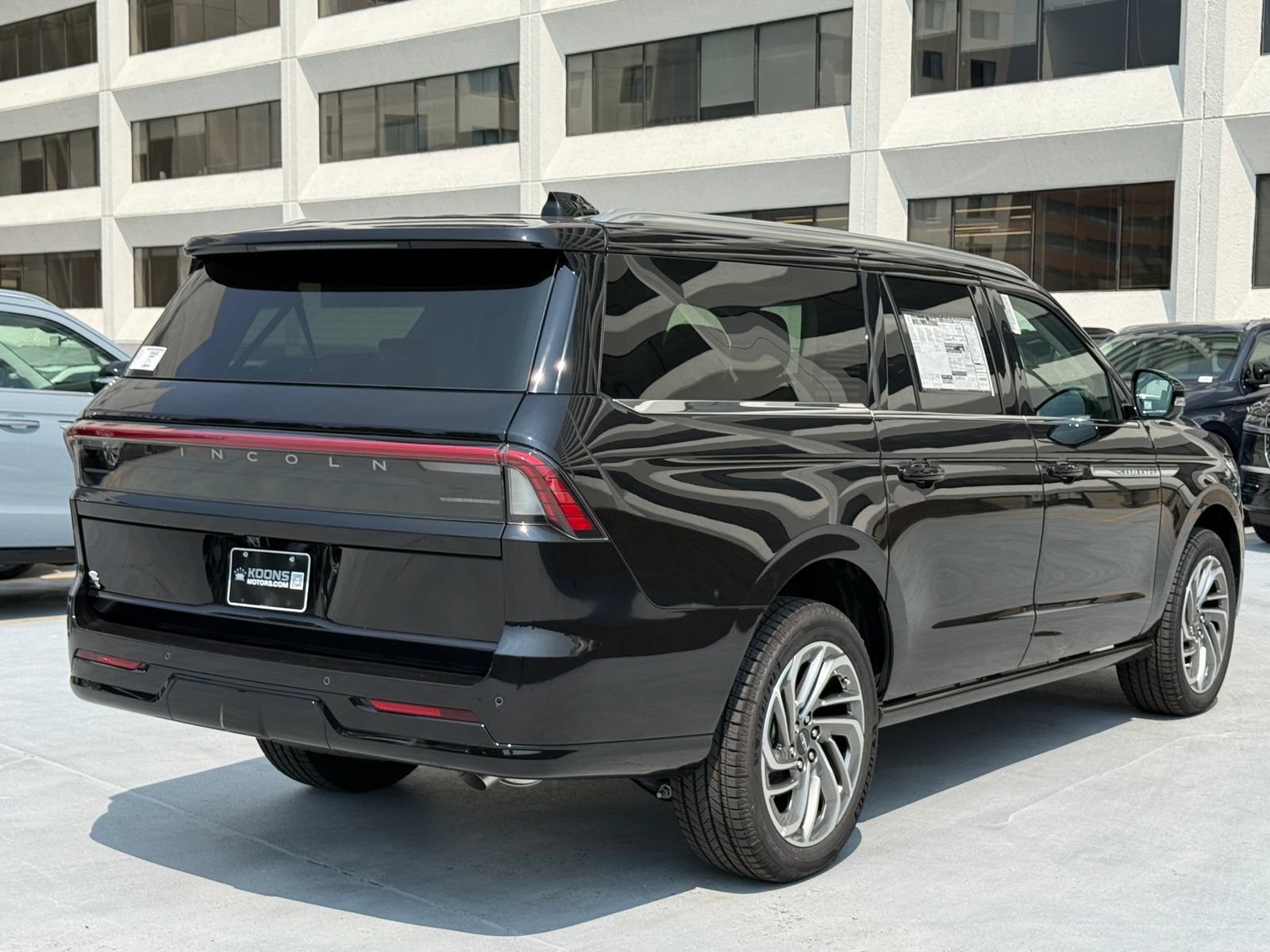 New 2026 Lincoln Navigator L Reserve AWD/4WD image 5