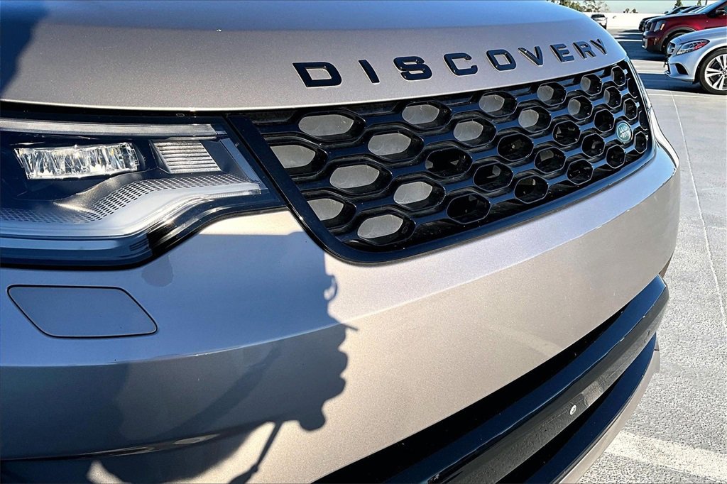 Used 2024 Land Rover Discovery Dynamic SE image 32