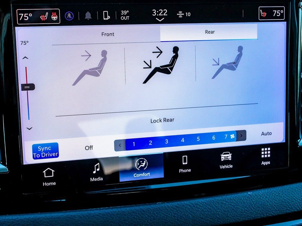 Used 2024 Chrysler Pacifica Touring-L image 21