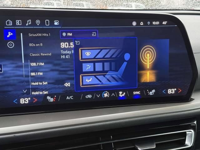 Used 2025 Chevrolet Traverse LT image 28