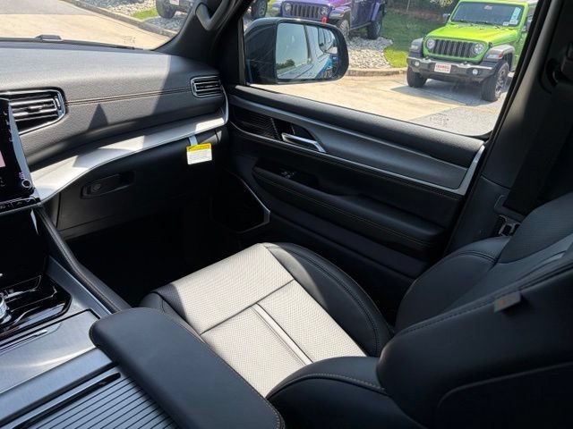 New 2026 Jeep Grand Wagoneer 4WD image 35