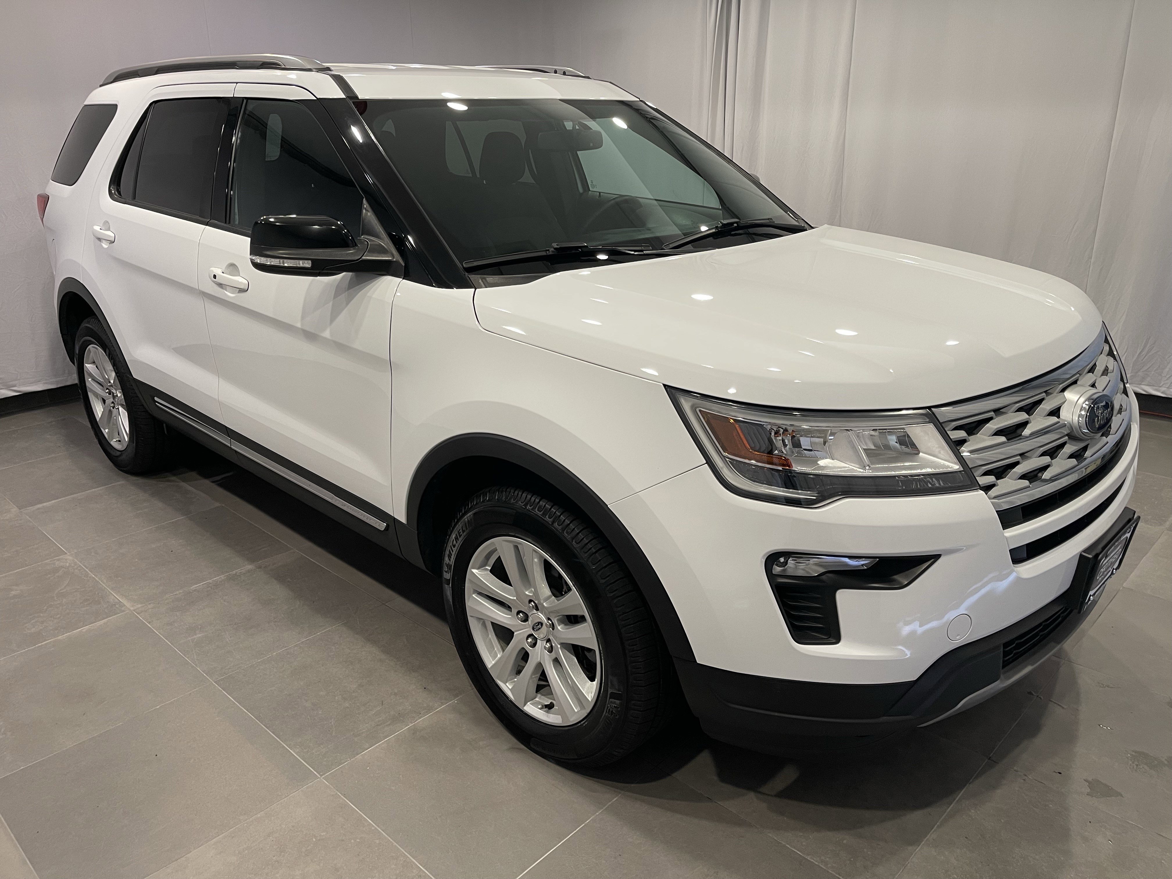 Used 2018 Ford Explorer XLT w/ Equipment Group 201A image 3