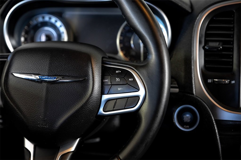 Used 2018 Chrysler 300 Touring L image 14