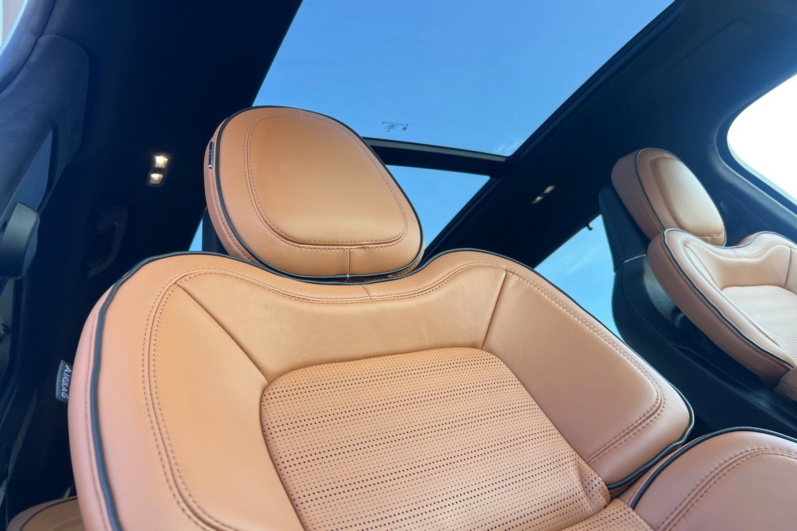 Certified 2023 Lincoln Aviator Black Label Grand Touring w/ Class IV Trailer Tow Package image 18