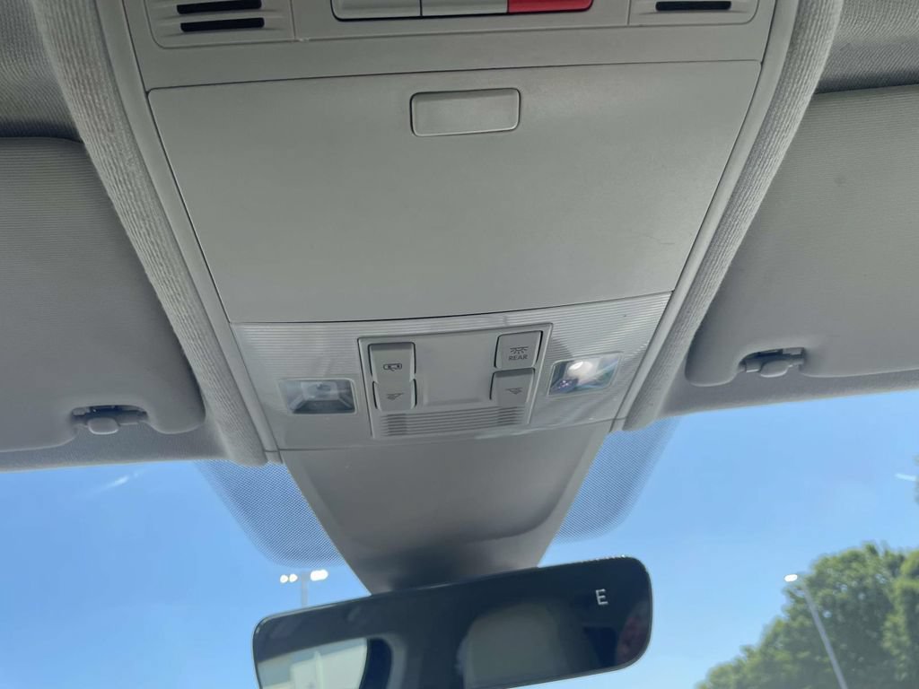 Certified 2023 Volkswagen Tiguan SE FWD image 24
