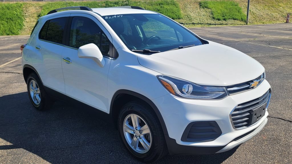 Used 2019 Chevrolet Trax LT w/ LT Convenience Package AWD/4WD image 2