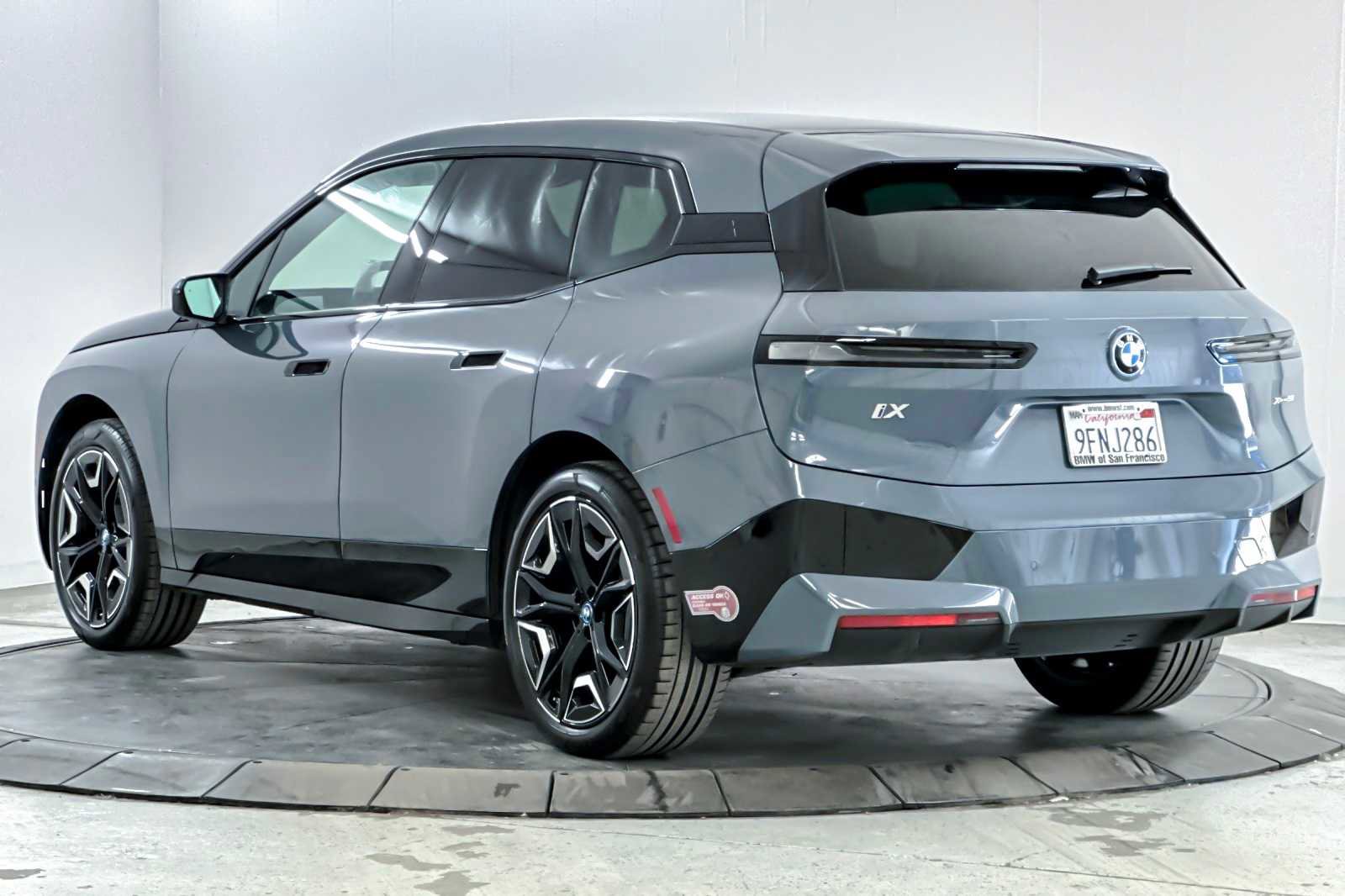 Used 2023 BMW iX xDrive50 w/ Sport Package image 6