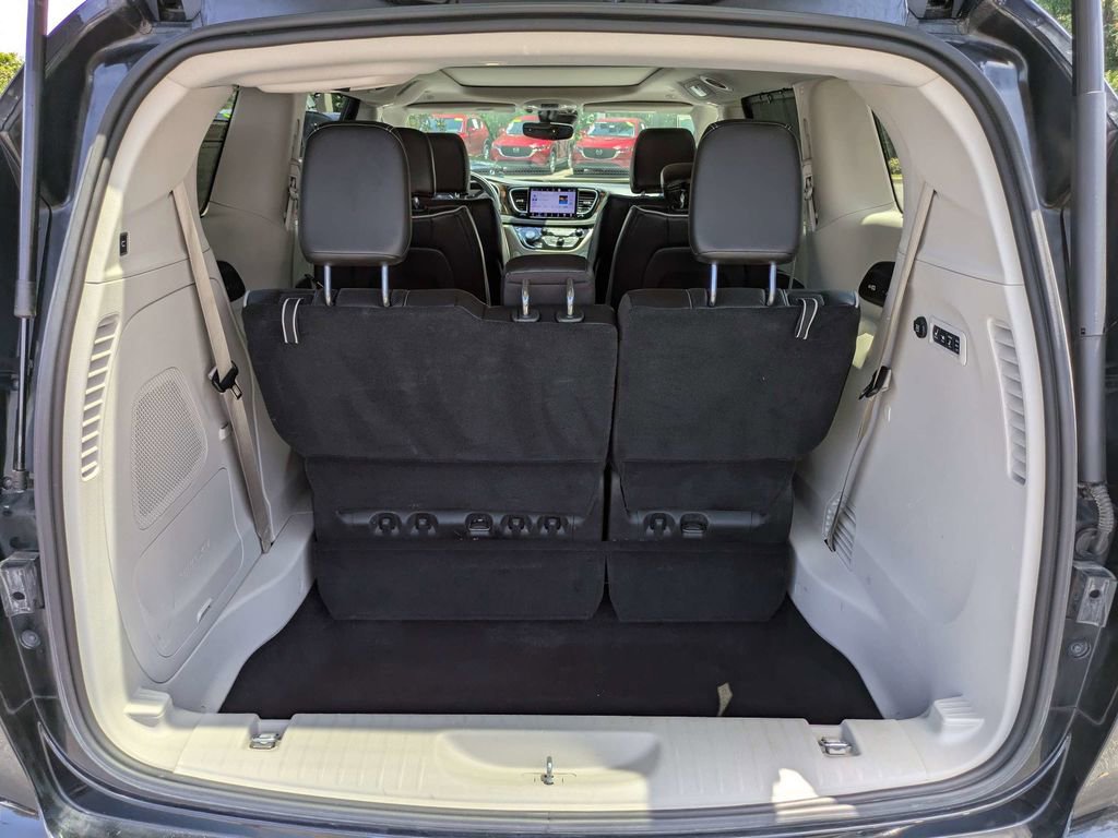 Used 2022 Chrysler Pacifica Limited FWD image 16