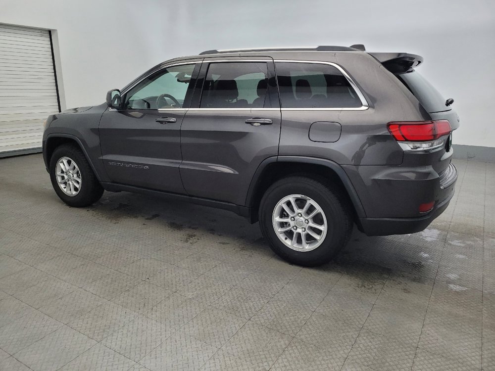 Used 2020 Jeep Grand Cherokee Laredo image 3