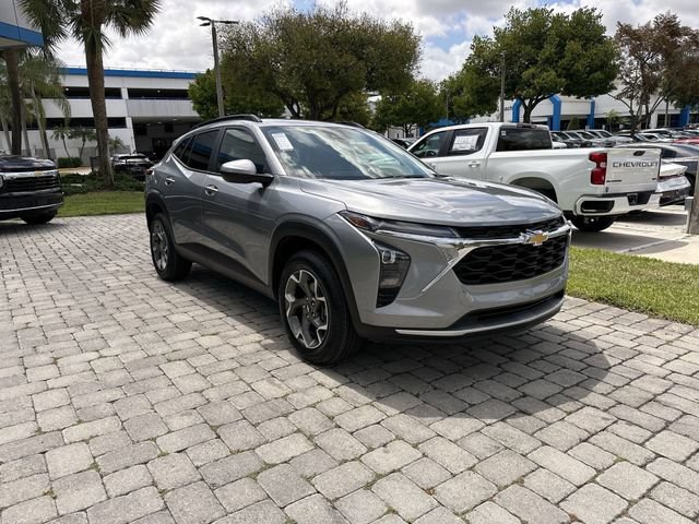 Used 2024 Chevrolet Trax LT FWD image 17