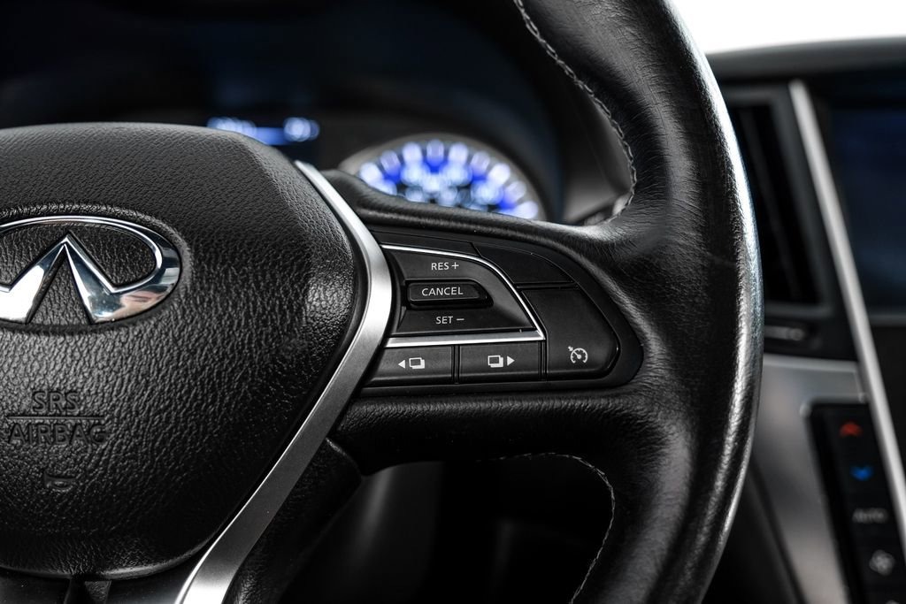 Used 2019 INFINITI Q60 3.0t Luxe w/ Essential Package image 16