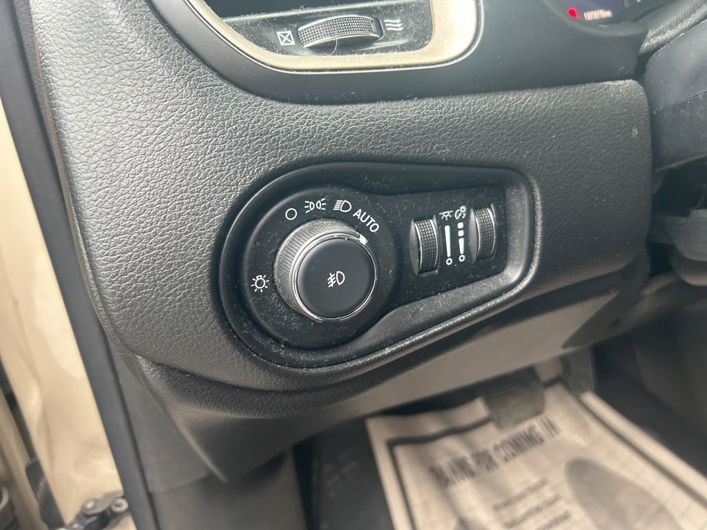 Used 2016 Jeep Renegade 75th Anniversary AWD/4WD image 17