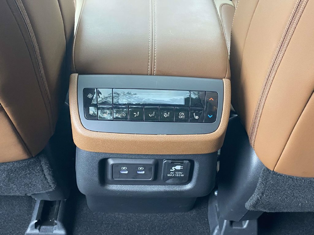 Used 2026 Nissan Pathfinder Platinum w/ Accent Package AWD/4WD image 11