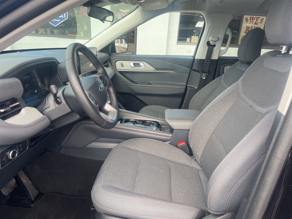 Used 2025 Ford Explorer Active image 11