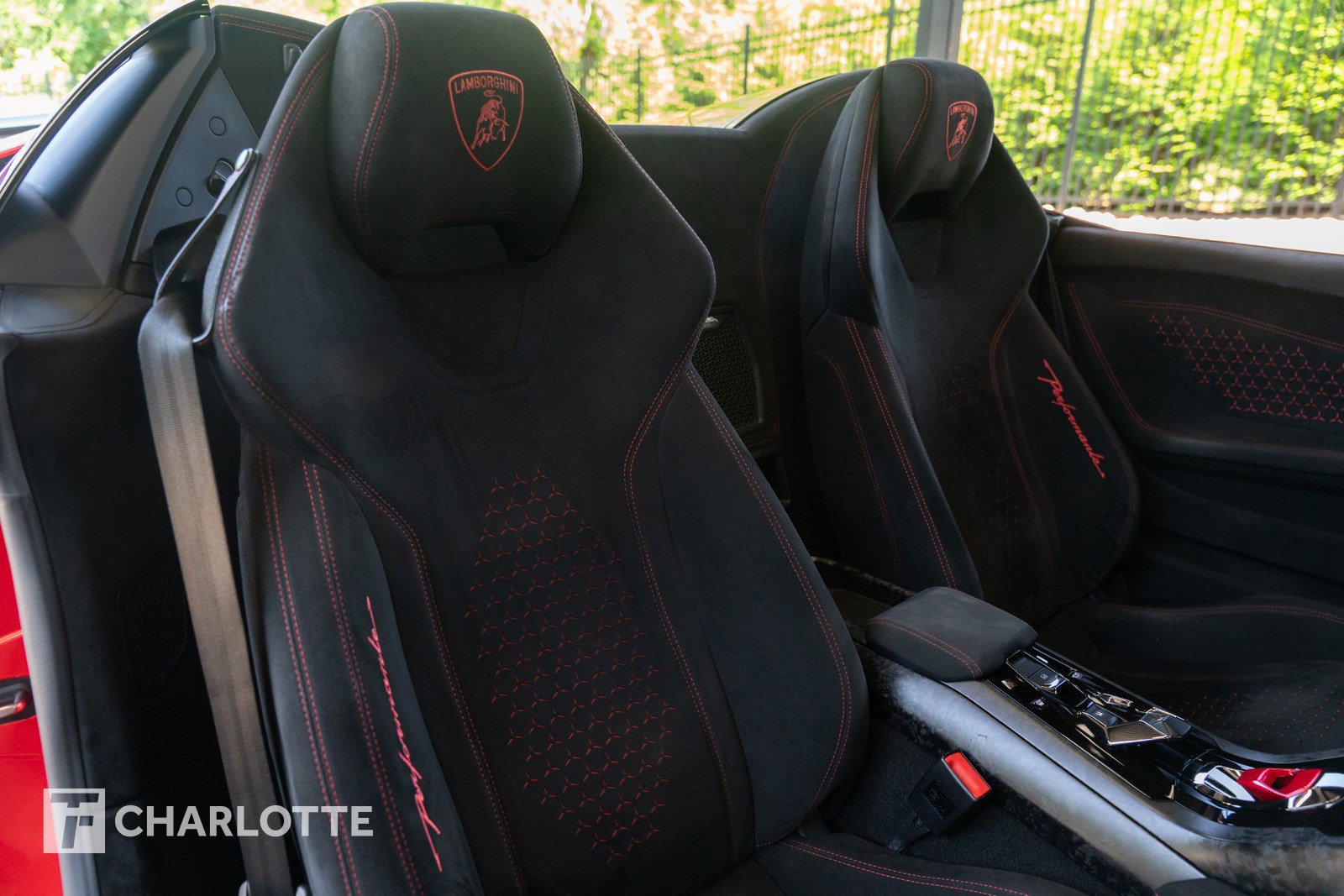 Used 2018 Lamborghini Huracan Performante image 31