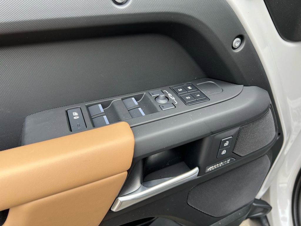 New 2026 Land Rover Defender 110 X-Dynamic SE image 10
