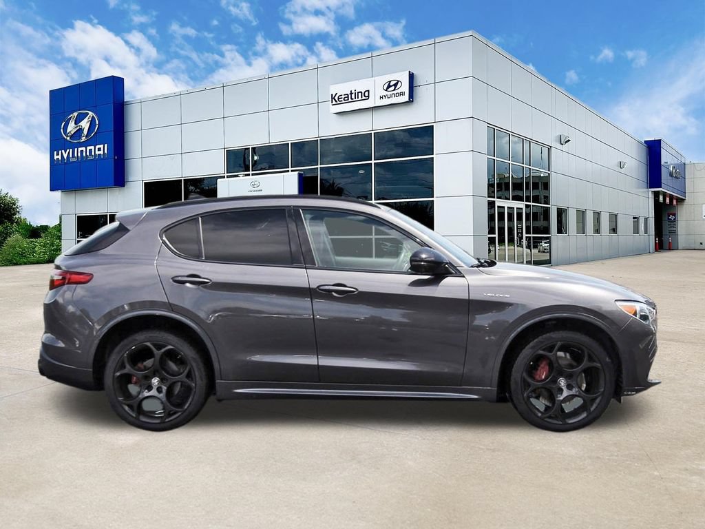 Used 2023 Alfa Romeo Stelvio Veloce AWD/4WD image 4