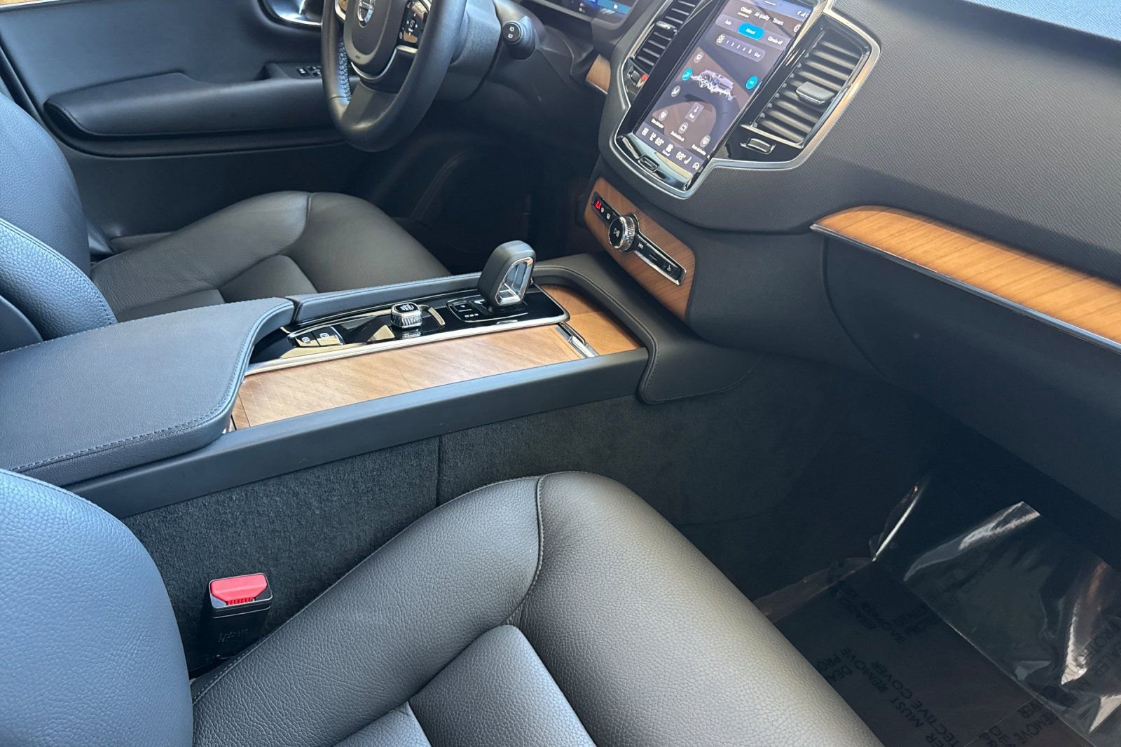 Used 2025 Volvo XC90 B6 Plus image 19