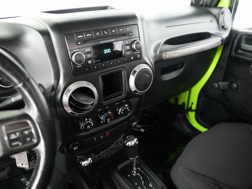 Used 2013 Jeep Wrangler Sport w/ Connectivity Group AWD/4WD image 18