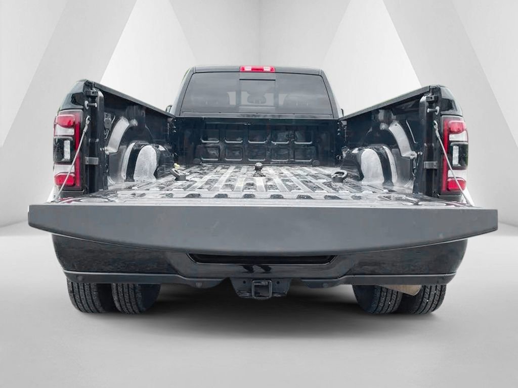 Used 2024 RAM 3500 Big Horn w/ Night Edition AWD/4WD image 7