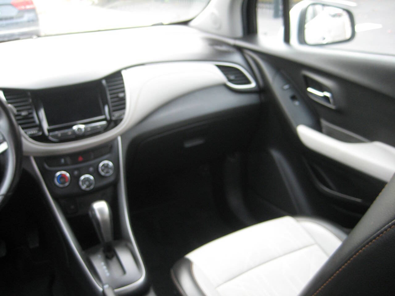 Used 2019 Chevrolet Trax LT w/ Driver Confidence Package image 22