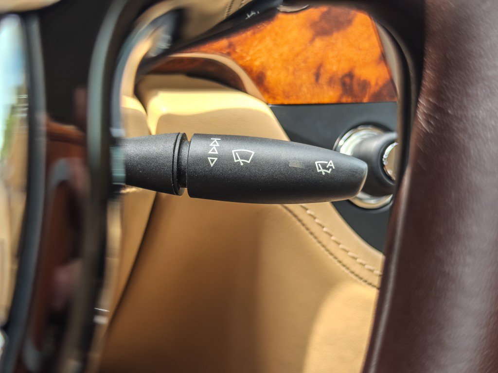 Used 2018 Rolls-Royce Dawn RWD image 39