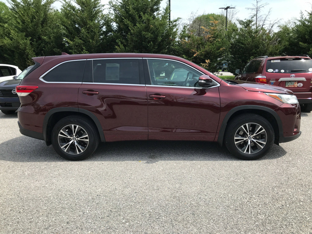 Used 2017 Toyota Highlander Plus w/ Carpet Mat Package AWD/4WD image 8