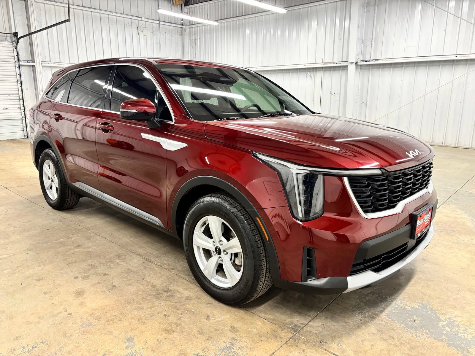 Used 2025 Kia Sorento LX FWD image 1