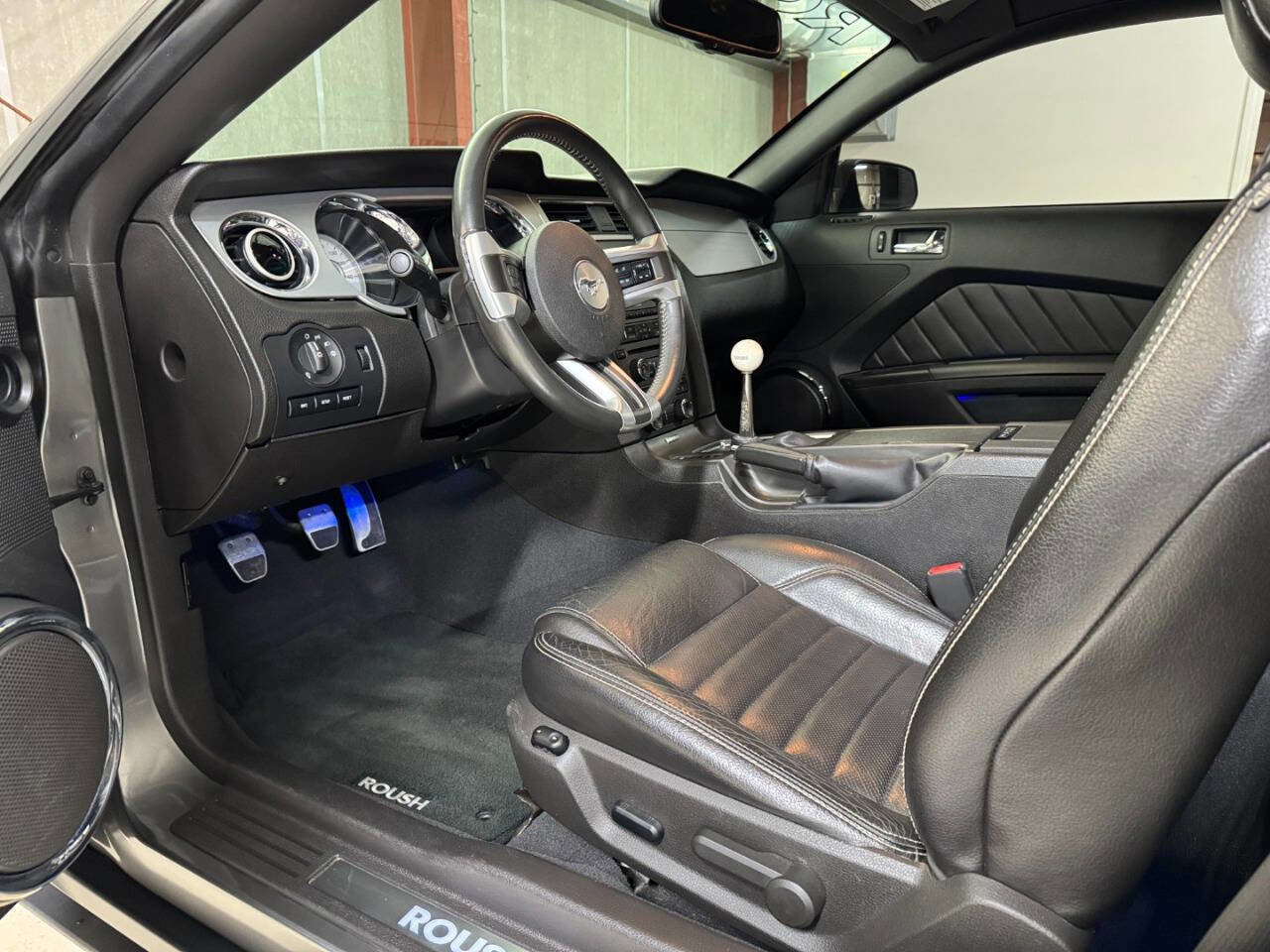 Used 2010 Ford Mustang GT Premium image 23