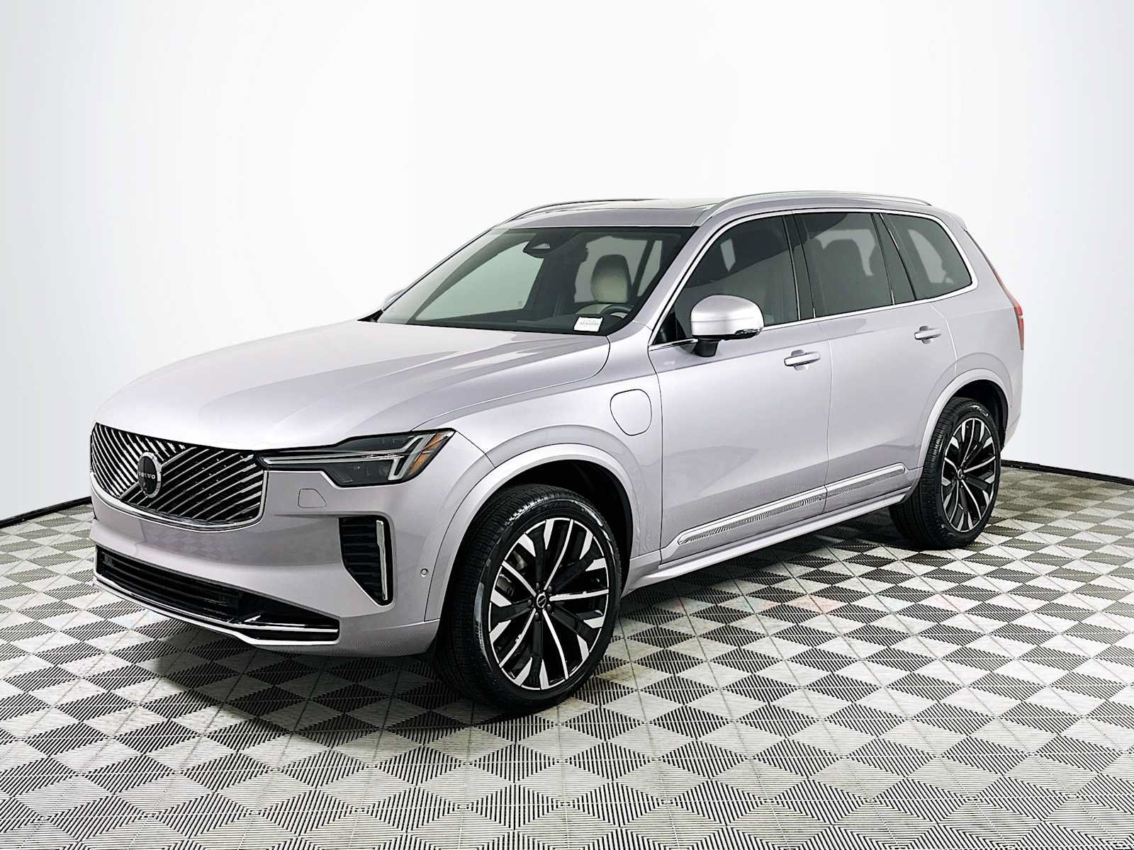 New 2026 Volvo XC90 T8 Plus w/ Protection Package Premier AWD/4WD image 3