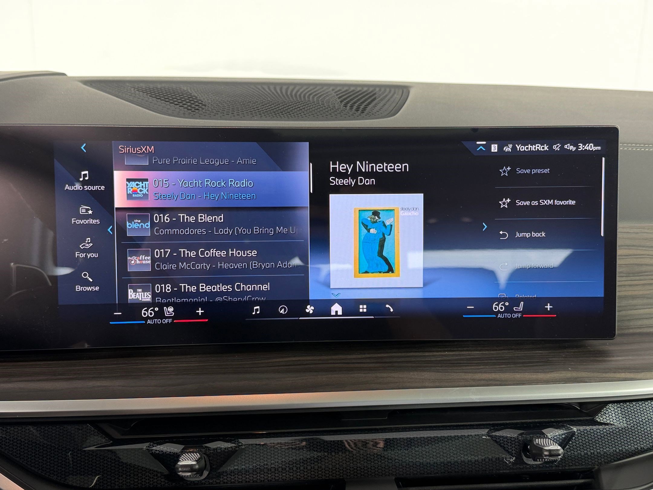 New 2027 BMW X7 xDrive40i image 25