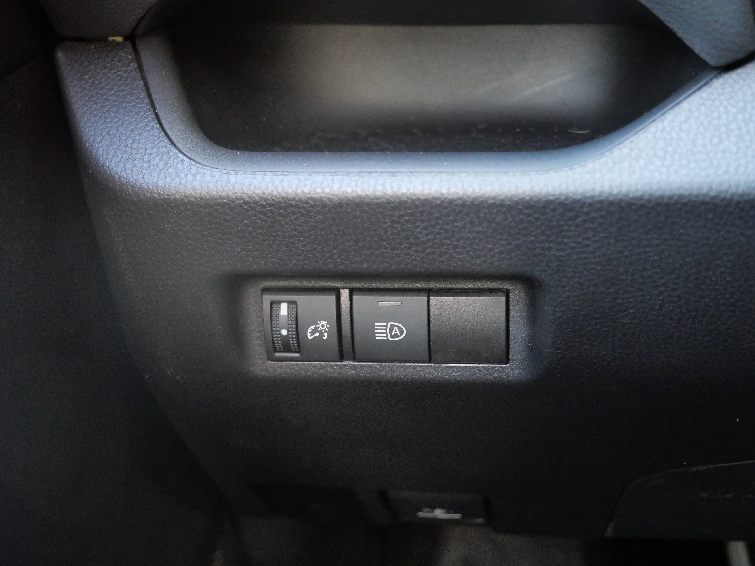 Certified 2025 Toyota RAV4 XLE FWD image 27