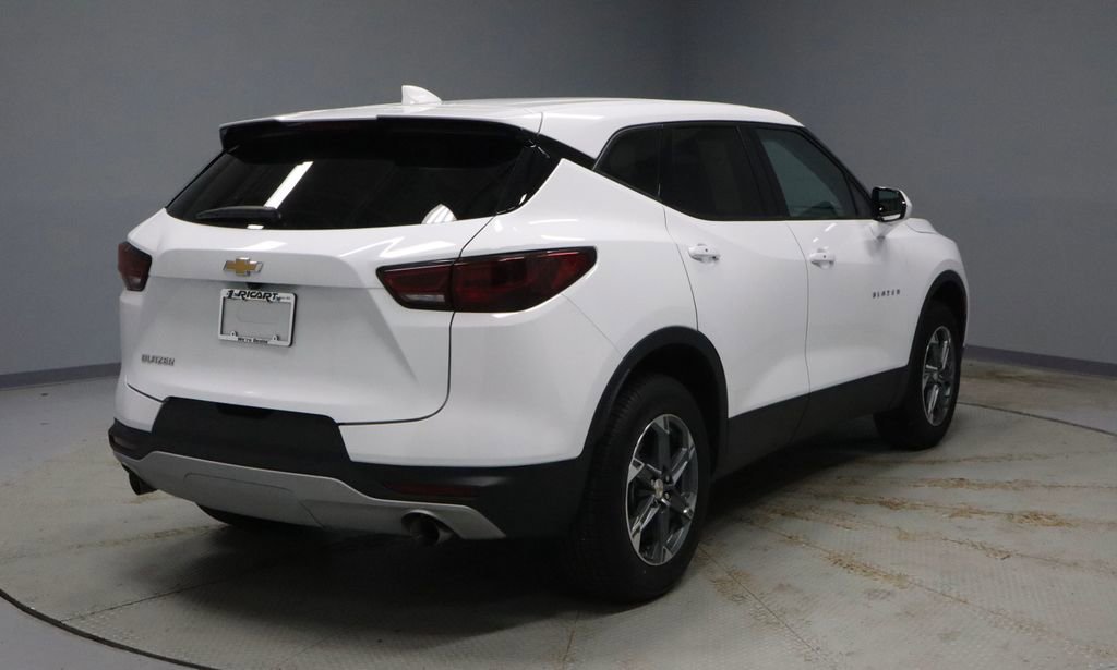 Used 2025 Chevrolet Blazer LT FWD image 10