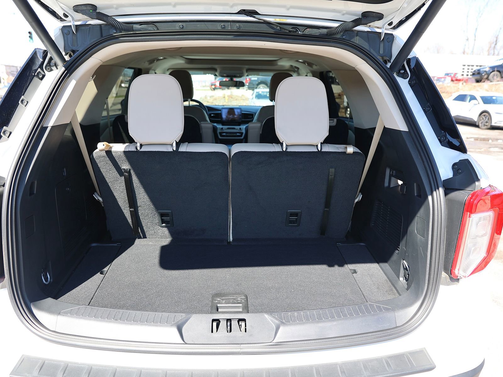 Used 2023 Ford Explorer XLT w/ Equipment Group 202A image 14