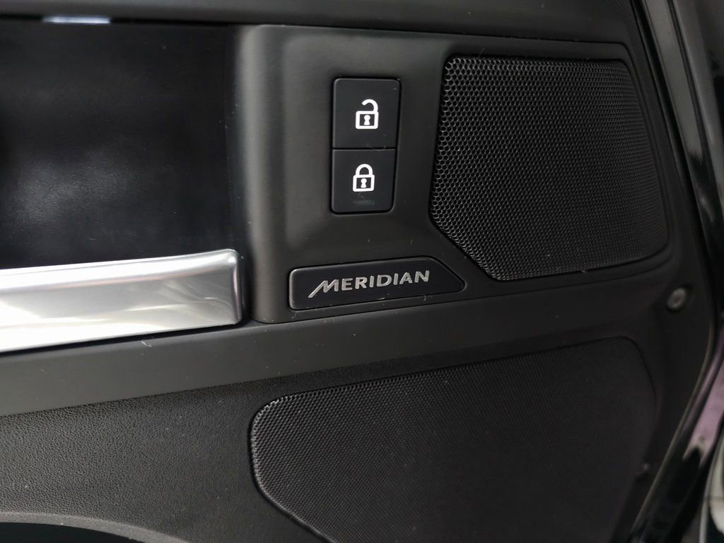 Used 2025 Land Rover Defender 110 S image 15