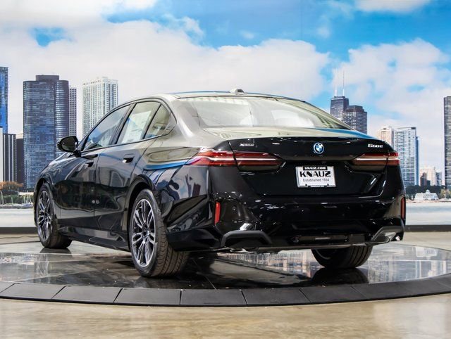 Used 2026 BMW 550e xDrive w/ Premium Package image 9